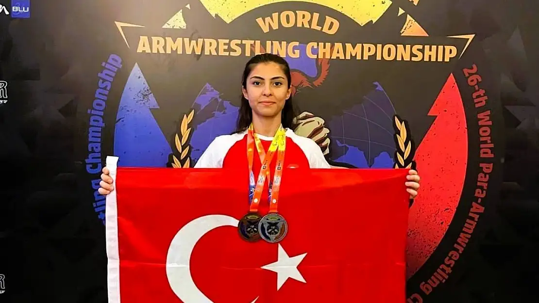 Çivrilli Petek bilek güreşinde Dünya 2.'si oldu