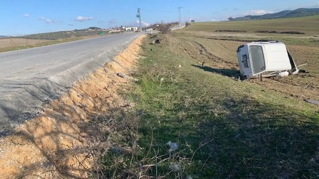Çocuk sürücünün kullandığı araç şarampole uçtu: 2 yaralı