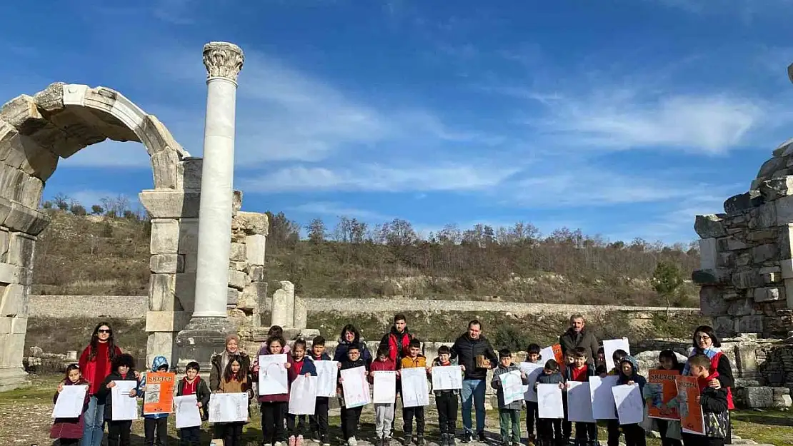 Çocuklar, Stratonikeia'da sanatla buluştu