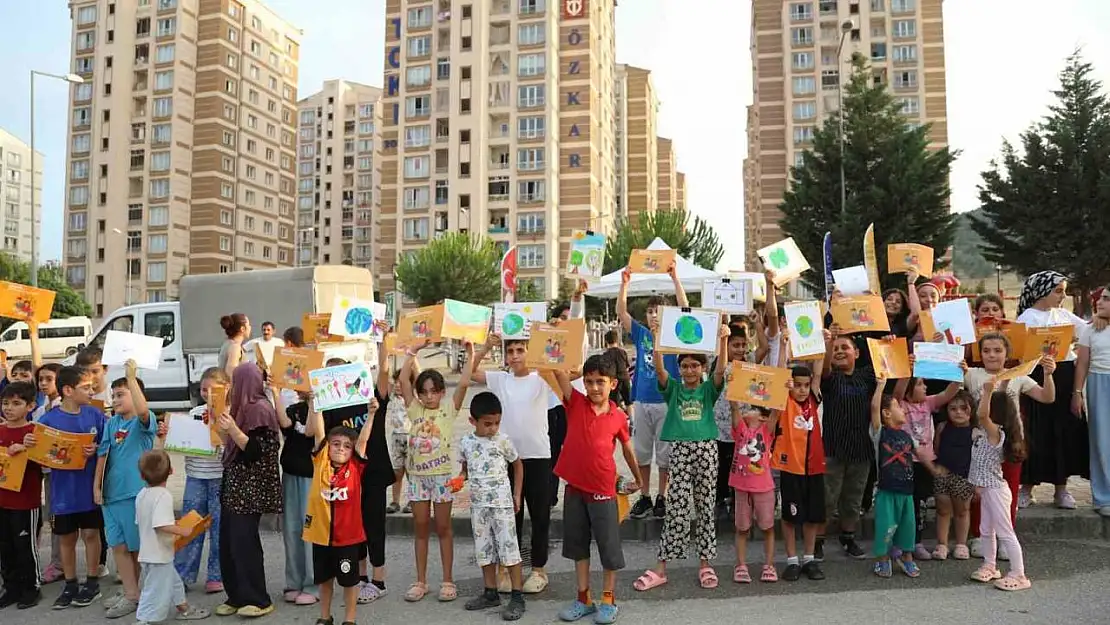 Çocukları gülümsetiyor, yaraları birlikte sarıyoruz