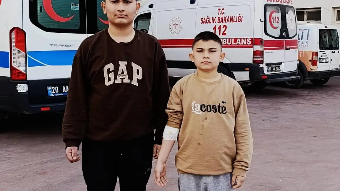 Çocuklarını ölümden saniyelerle kurtardı