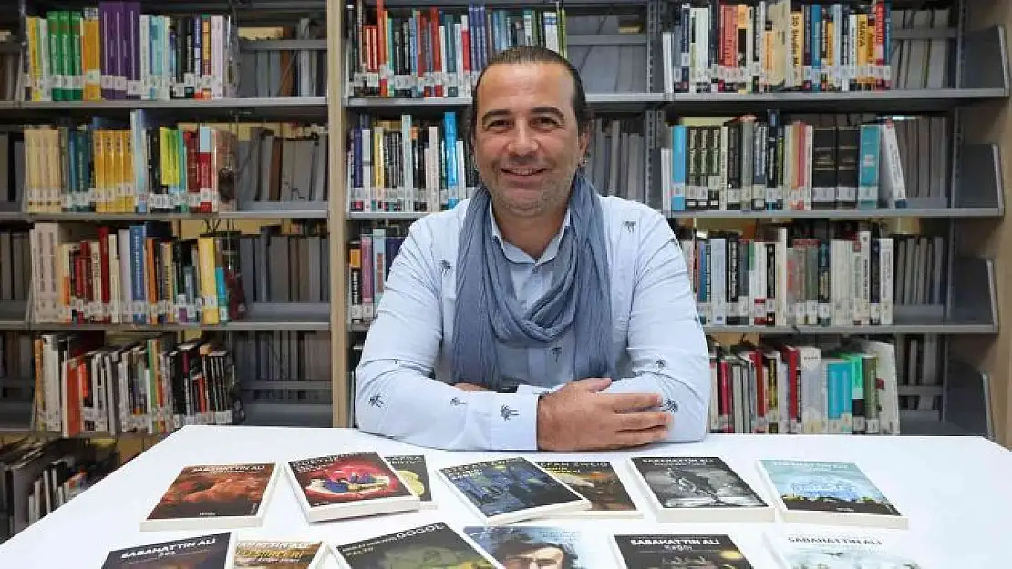 Çocukluk hayallerini kitap kapaklarına taşıdı