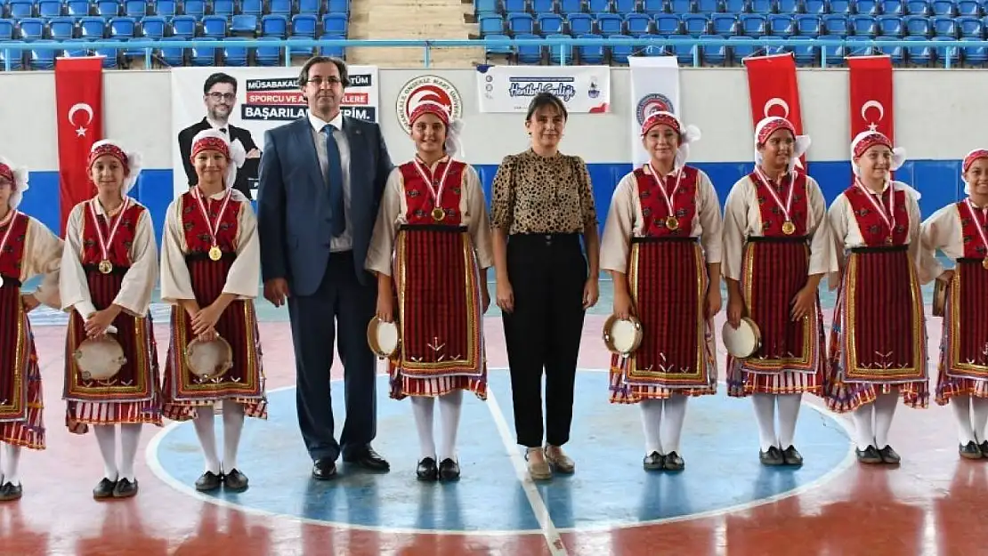 ÇOMÜ'de Uluslararası Veteran Hentbol Şenliği tamamlandı