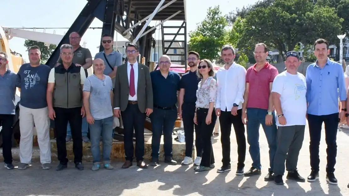 ÇOMÜ tarafından yetiştirilen ıstakoz yavruları denize bırakıldı