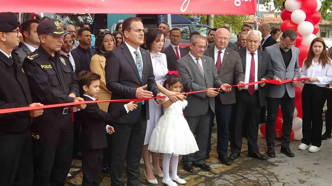 Cumhuriyet'in ışığında Cumhuriyet Kadınları defilesi