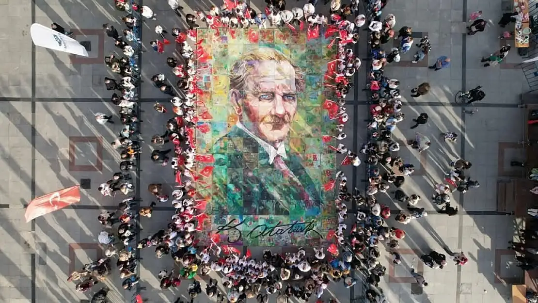 Cumhuriyet Meydanı'nda sanatla Atatürk sevgisi buluştu