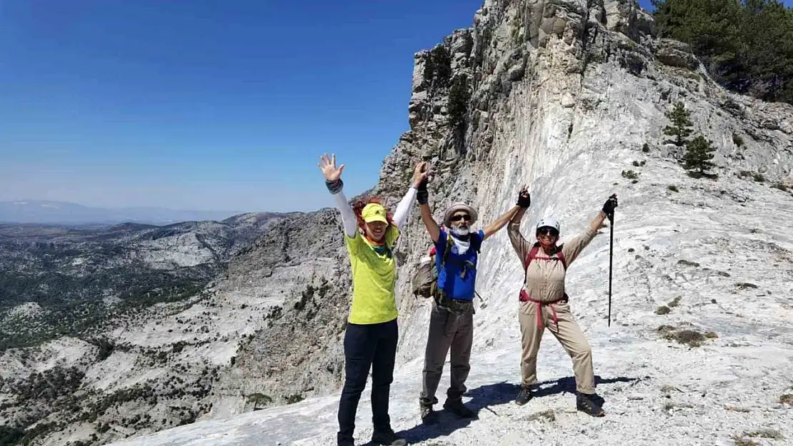 Dağcılık kulübü üyelerini hayrete düşüren avcı kulübesi