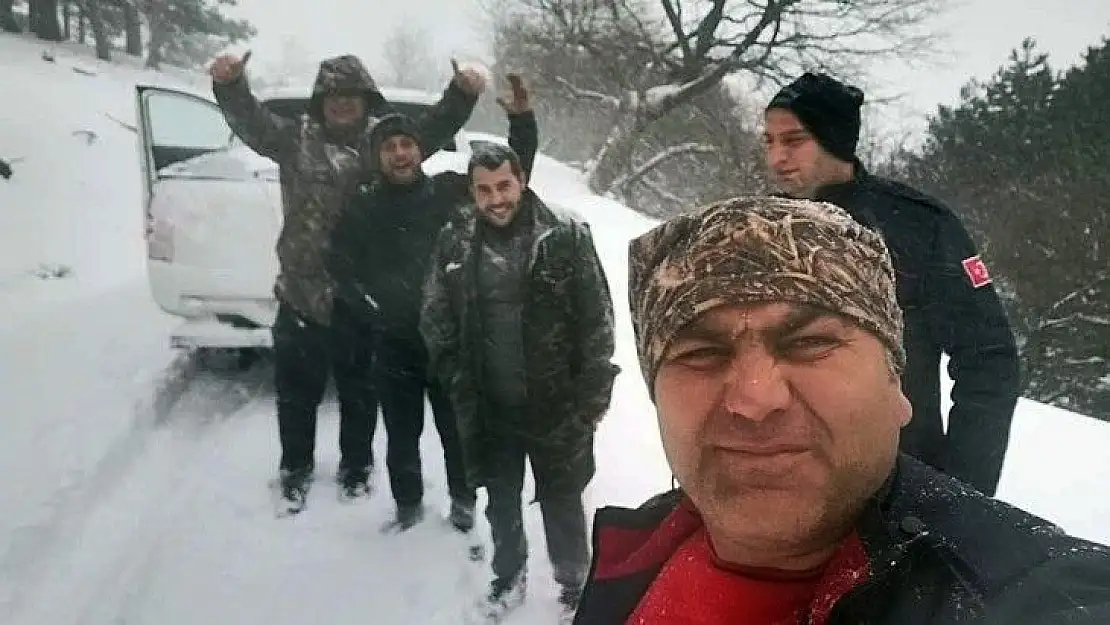 Dağda donmak üzereyken itfaiye ekipleri yetişti