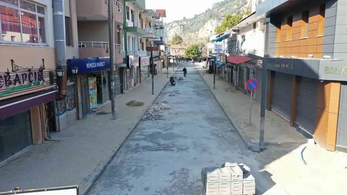 Dalyan'da kıyı kenar çalışmaları hızla ilerliyor