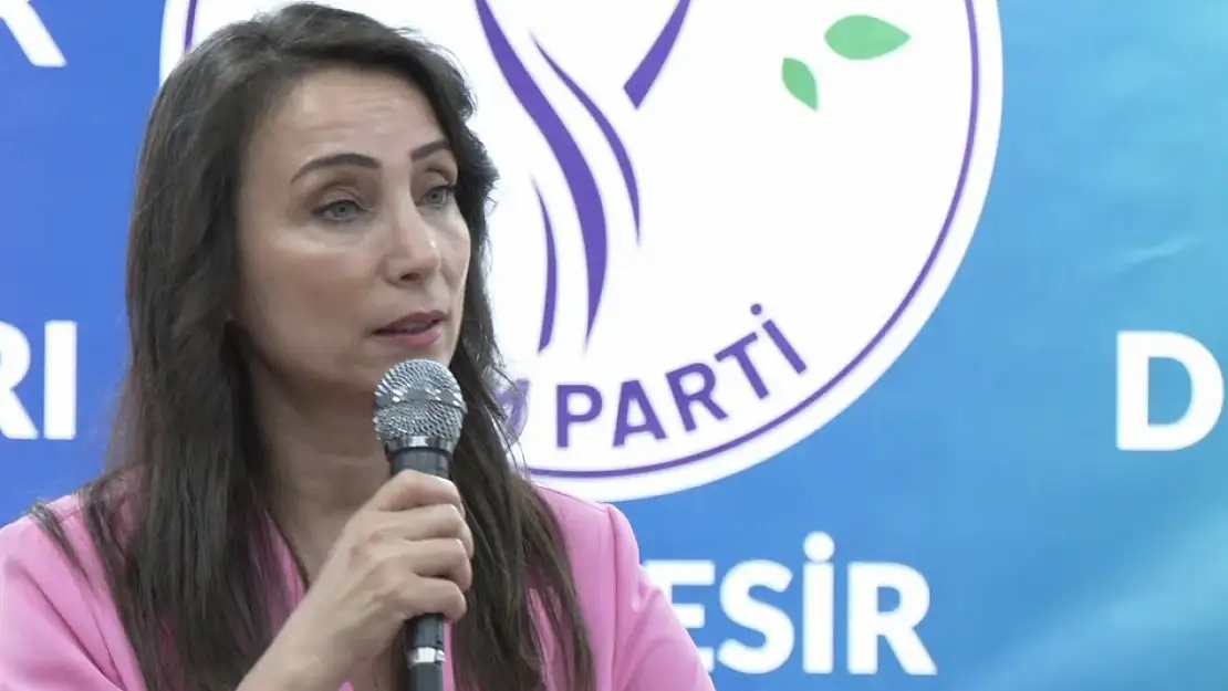 DEM Parti'li Hatimoğulları: 'Gelin ikinci yüzyılda Türkiye Cumhuriyeti'ni demokrasiyle buluşturalım, demokratik cumhuriyeti hep beraber inşa edelim'