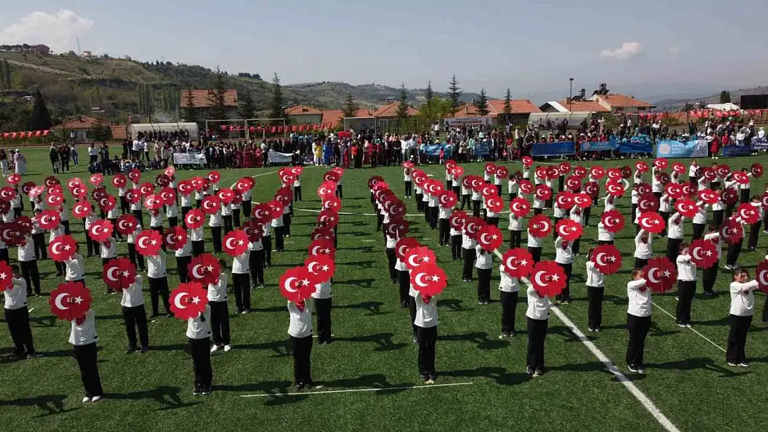 Demirci'yi çocuk sesleri şenlendirdi