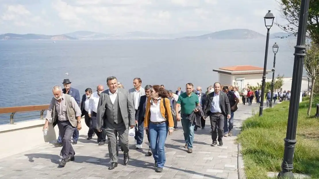 Demokrasinin uç beyleri 'Demokrasi Adası'nda