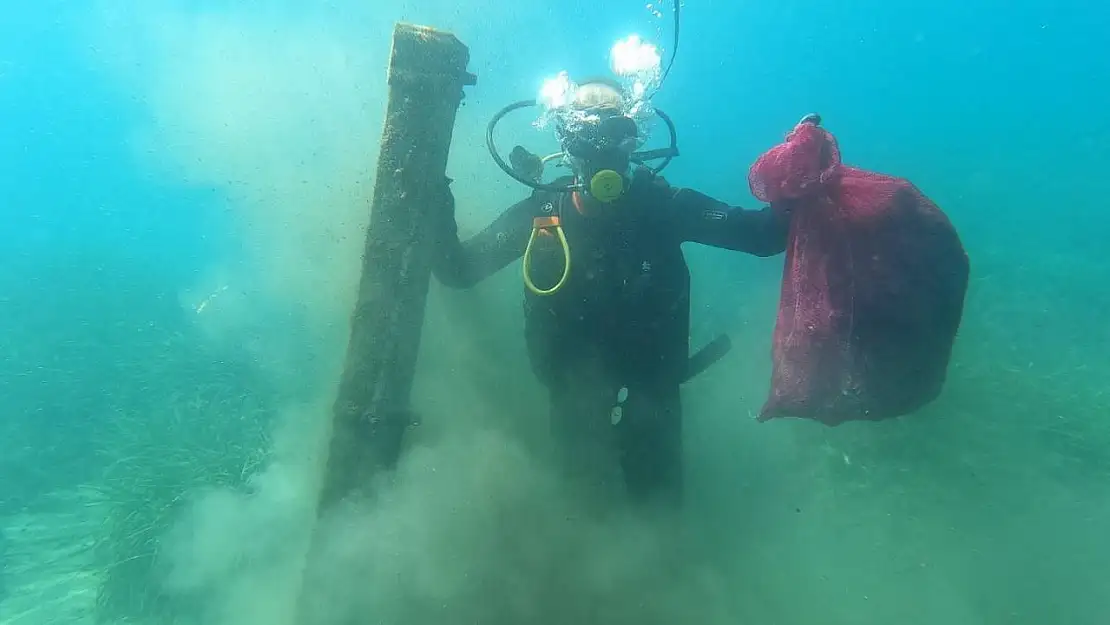 Deniz dibi temizliği Turgutreis'te yapıldı