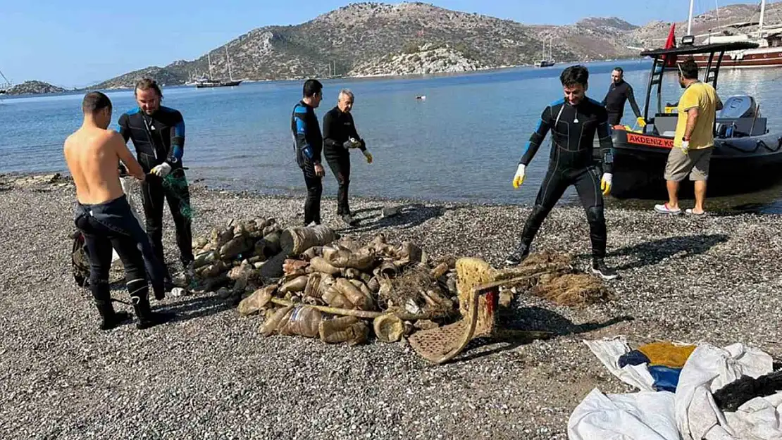 Deniz dibi temizliğinde, deniz motoru bulundu