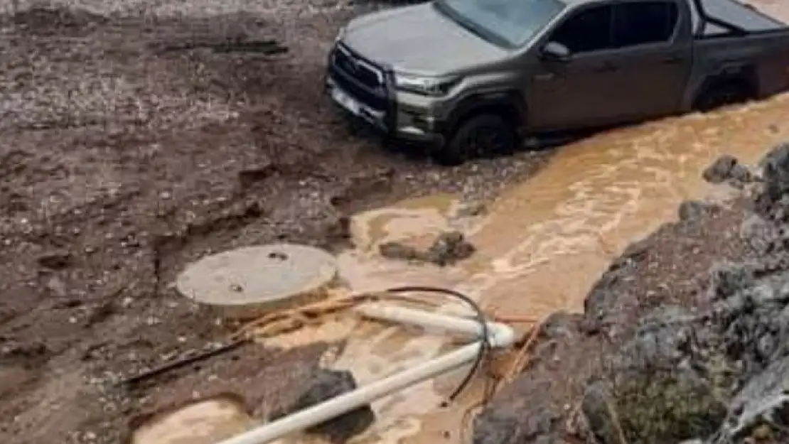 Denize 15 metre mesafede rögar kapağı ve kanalizasyon çukuru ortaya çıktı