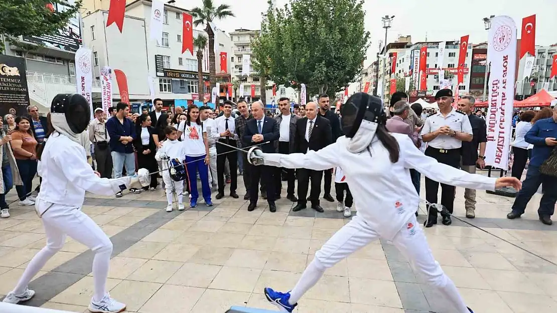 Denizli 19 Mayıs coşkusunu Gençlik ve Spor Festivalinde yaşadı