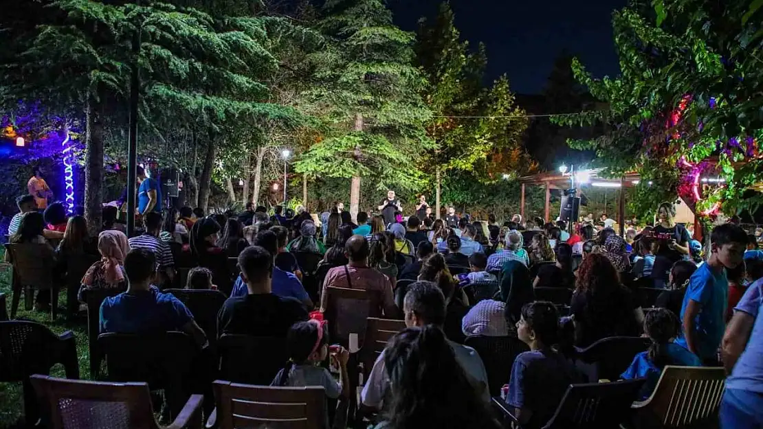 Denizli Büyükşehir Belediyesi Şehir Tiyatrosu ilçe turnelerine devam ediyor