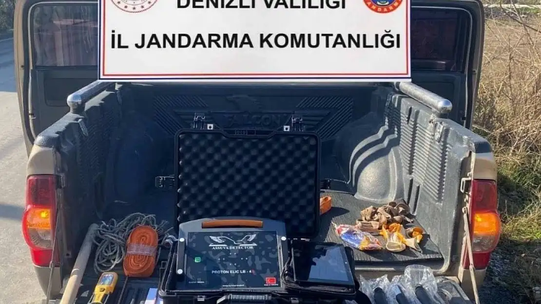 Denizli'de 4 defineci jandarma tarafından suçüstü yakalandı
