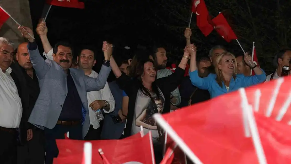 Denizli'de CHP'liler Çavuşoğlu, Doğan ve Ertemur'un seçim başarısını kutladı