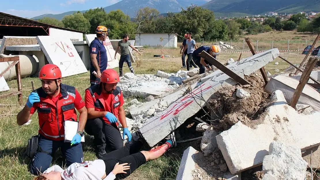 Denizli'de deprem tatbikatı gerçeği aratmadı