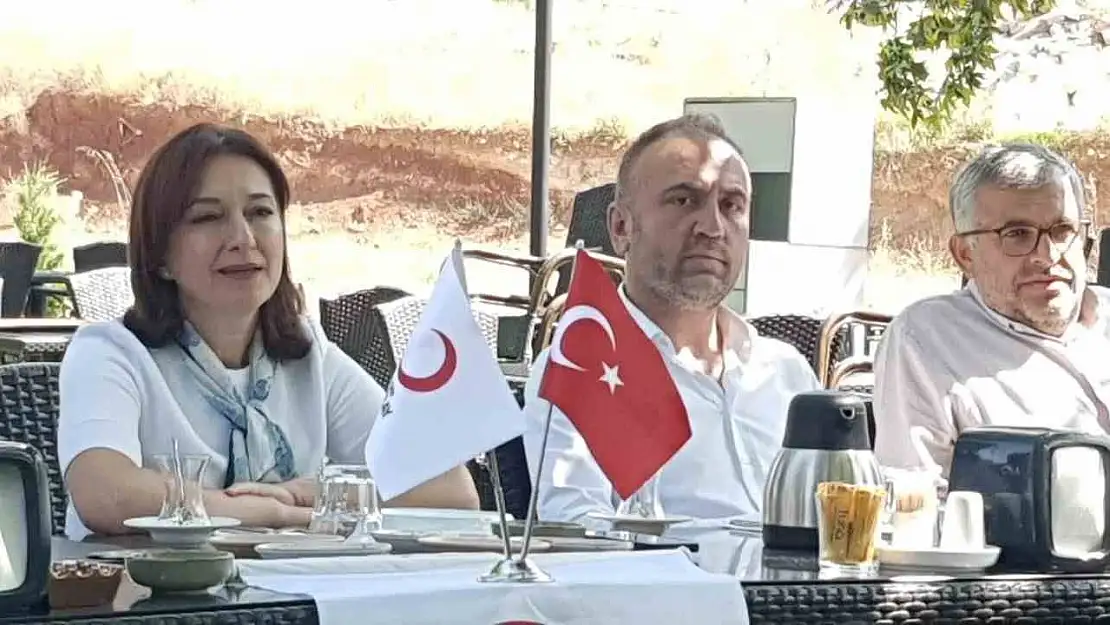 Denizli'de Kızılay üyeleri 157 yaş etkinliğinde buluştu