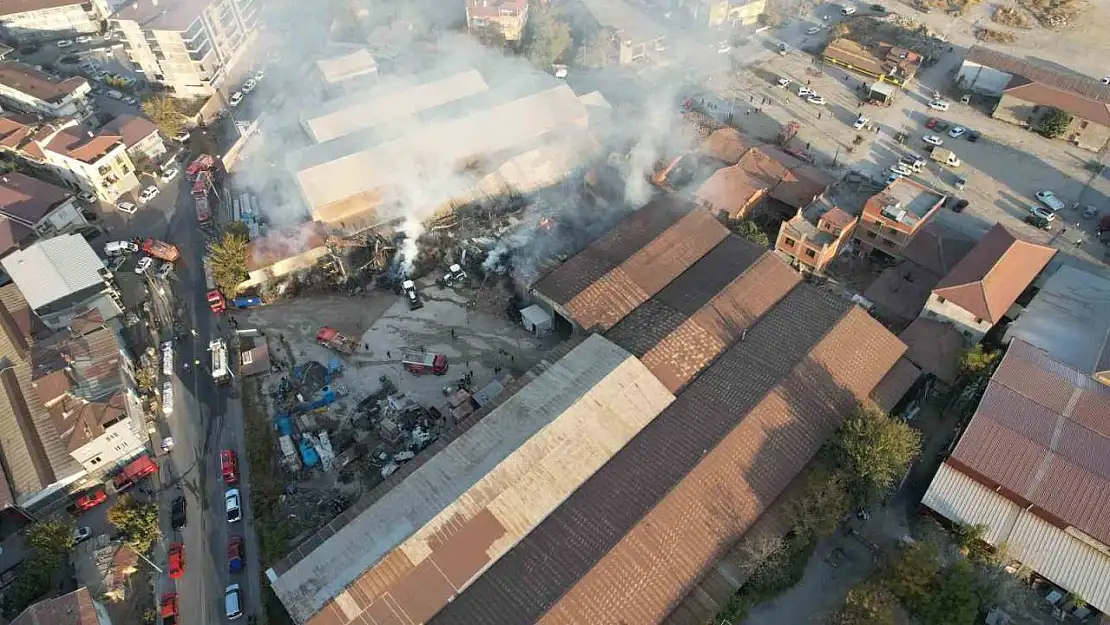 Denizli'de metal fabrikasındaki yangın kontrol altına alındı