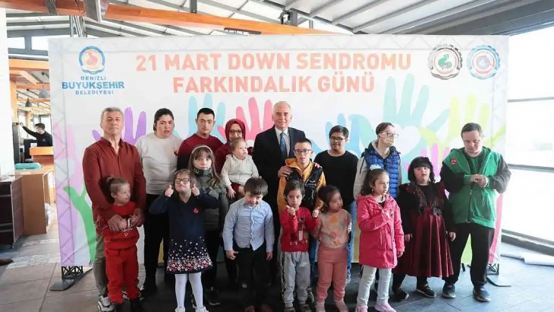 Denizli'de özel çocuklar için kutlama programı düzenlendi