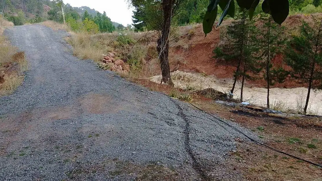 Denizli'de şiddetli yağış dereleri taşırdı