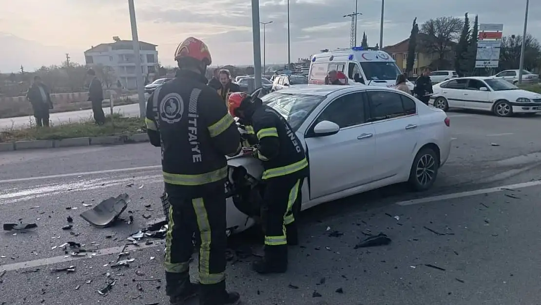 Denizli'de trafik kazası: 3 yaralı