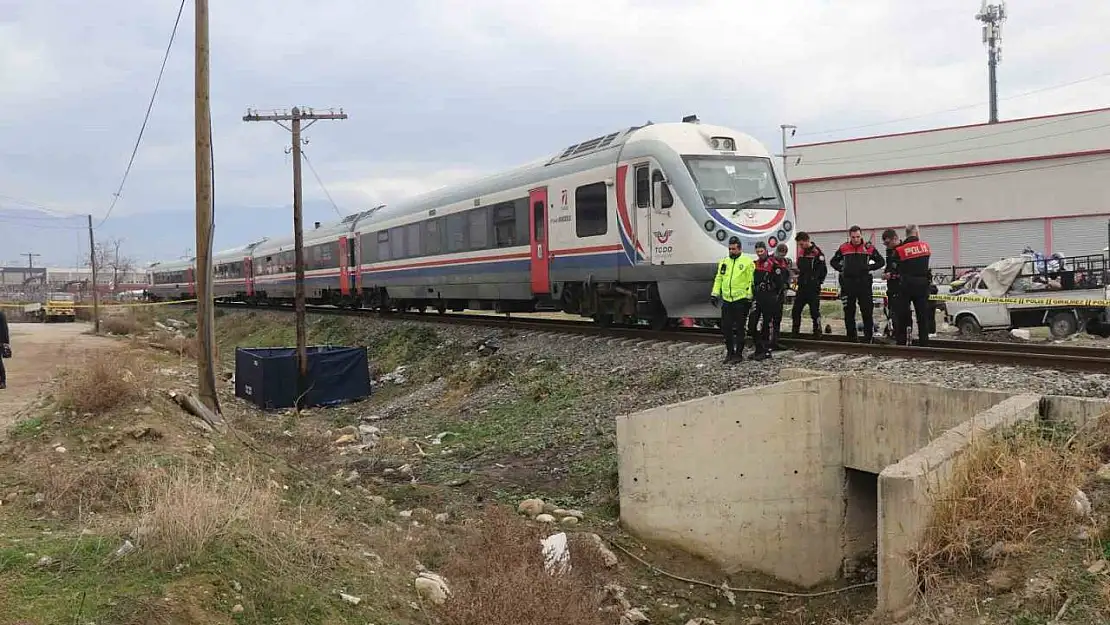 Denizli'de trenin çarptığı adam hayatını kaybetti