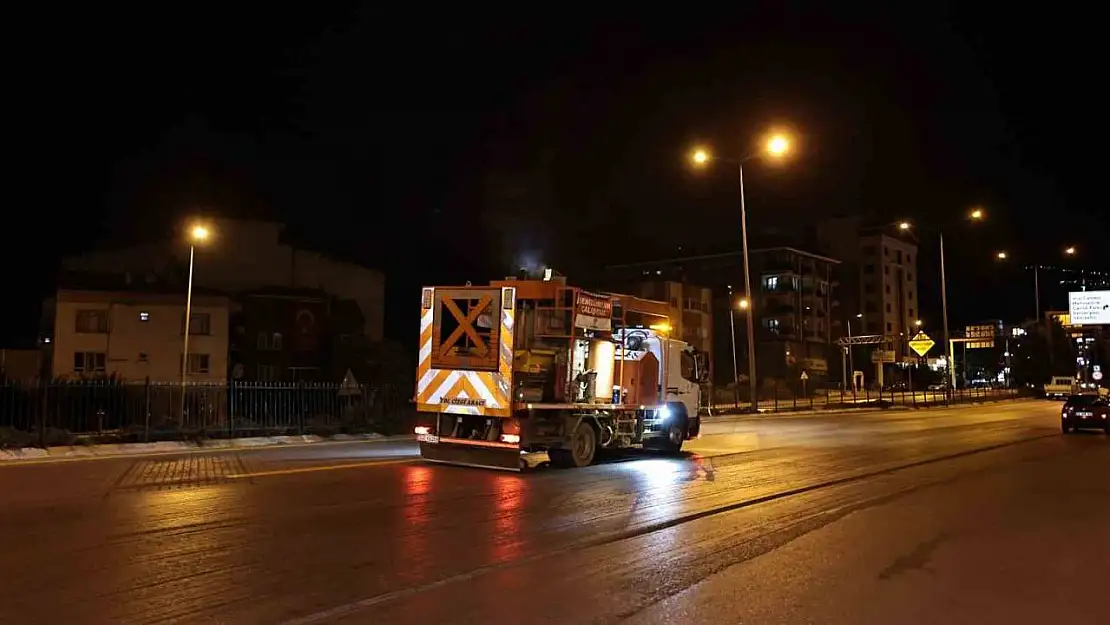 Denizli'de yol çizgileri yenileniyor