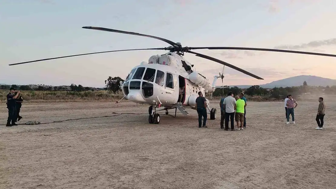 Denizli'deki yangın söndürme çalışmalarına desteğe gelen helikopter zorunlu iniş yaptı