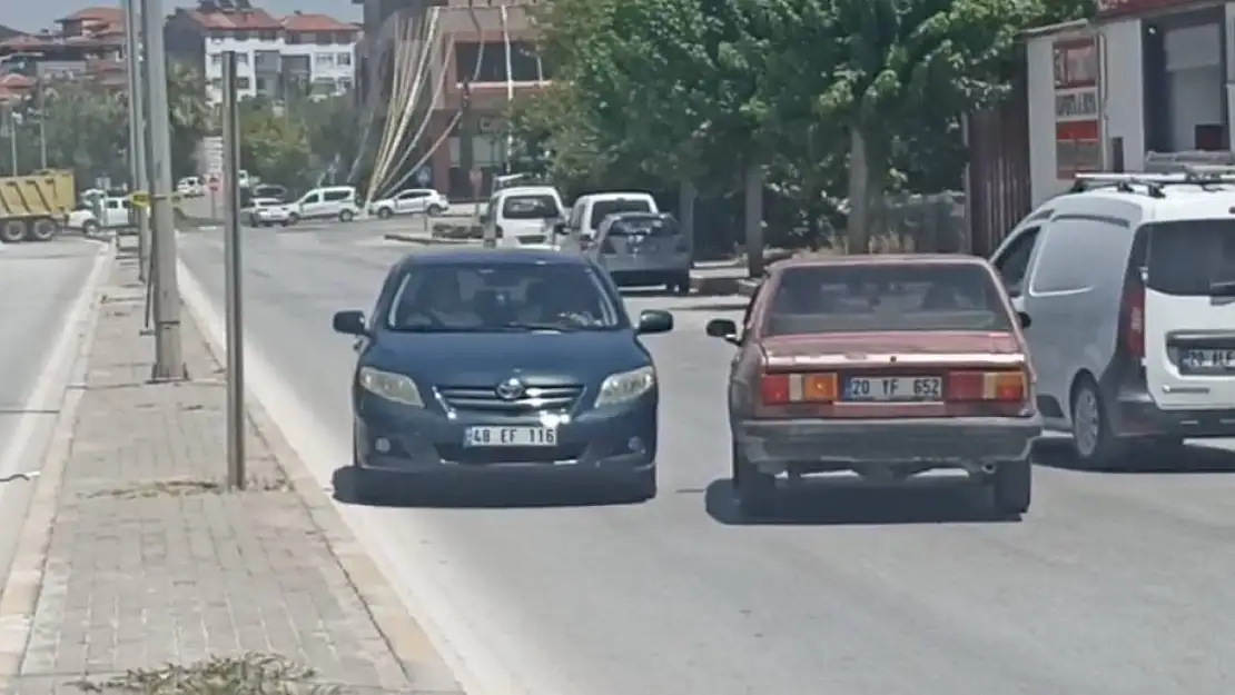 Denizli DESKİ'nin ihmali sürücülere zor anlar yaşattı