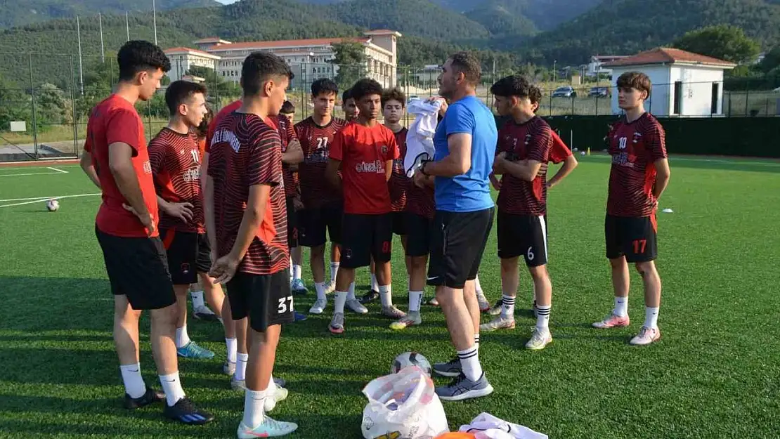 Denizli İdmanyurdu'nun gençleri de şampiyonluk istiyor