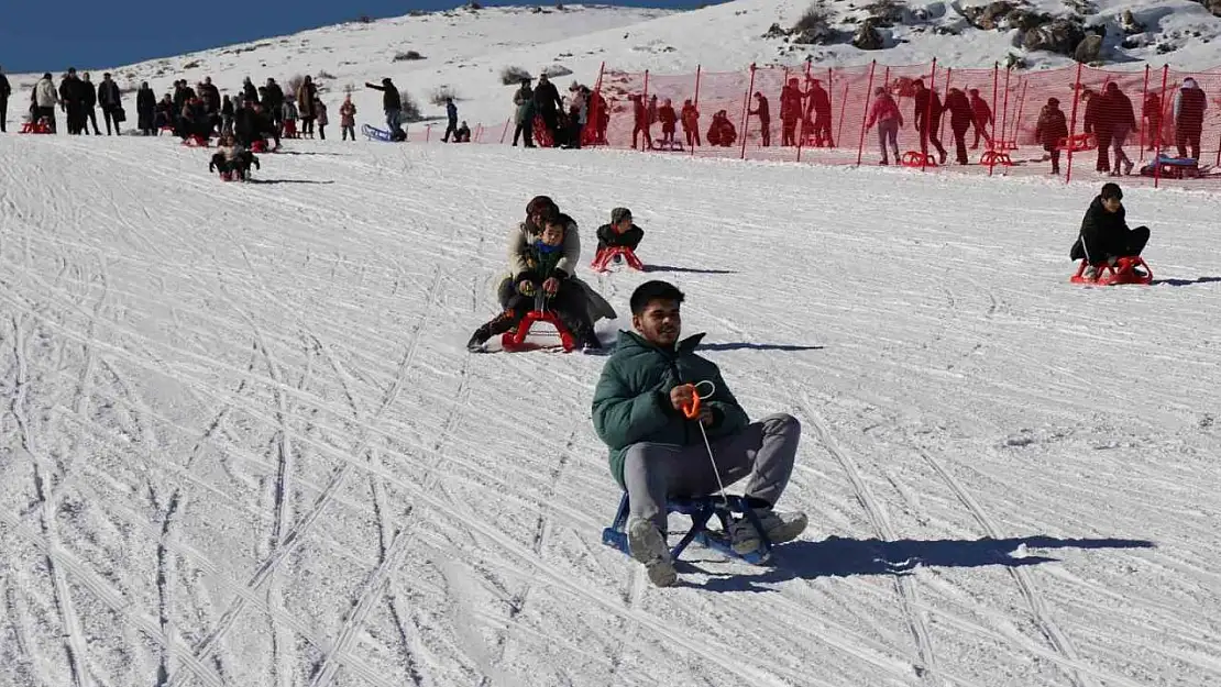 Denizli Kayak Merkezi yeni sezonu yoğun ilgiyle karşıladı