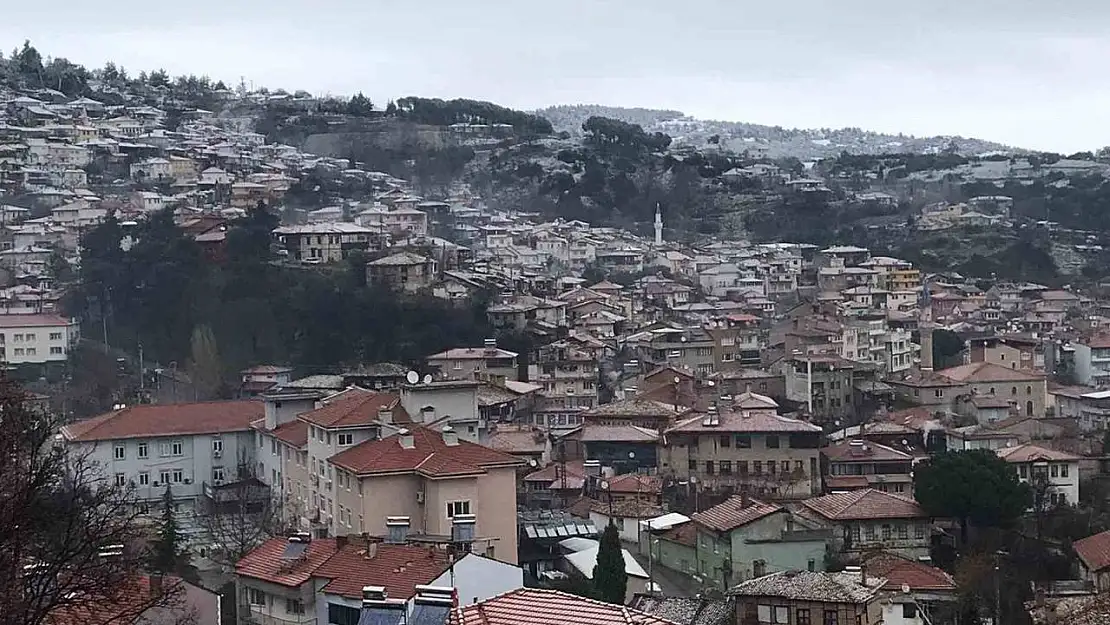 Denizli'nin yüksek kesimlerinde kar yağışı etkili oldu