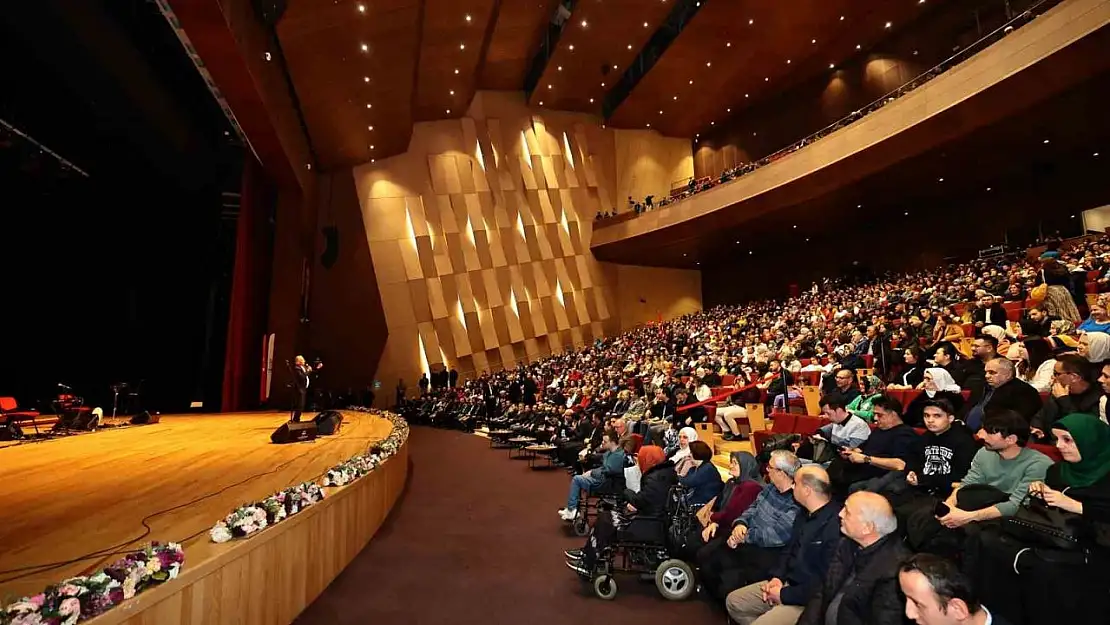 Denizlililer, Yıldızdoğan şarkıları ile unutulmaz bir gece yaşadı