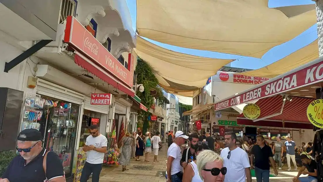 Depremin hissedildiği Bodrum'da hayat normal olarak devam ediyor