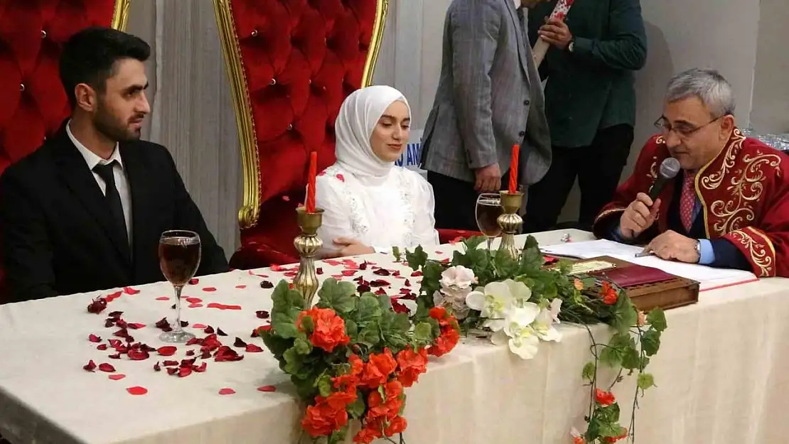 Depremzede çifte Kütahya'da nikah sürprizi