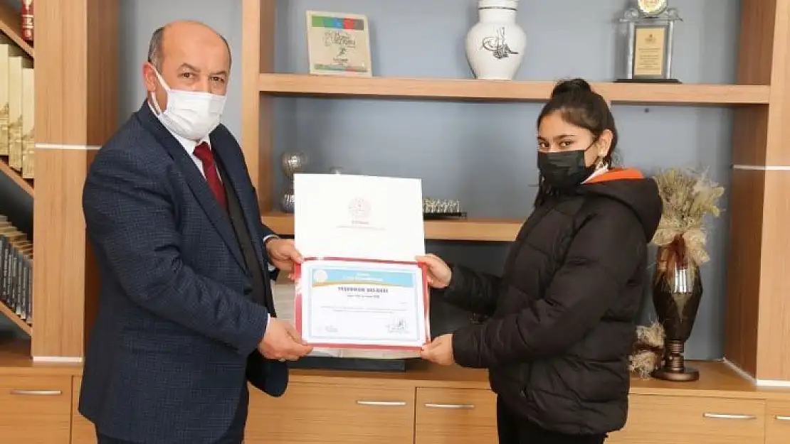 Dereceye giren öğrenciye 'Teşekkür belgesi'