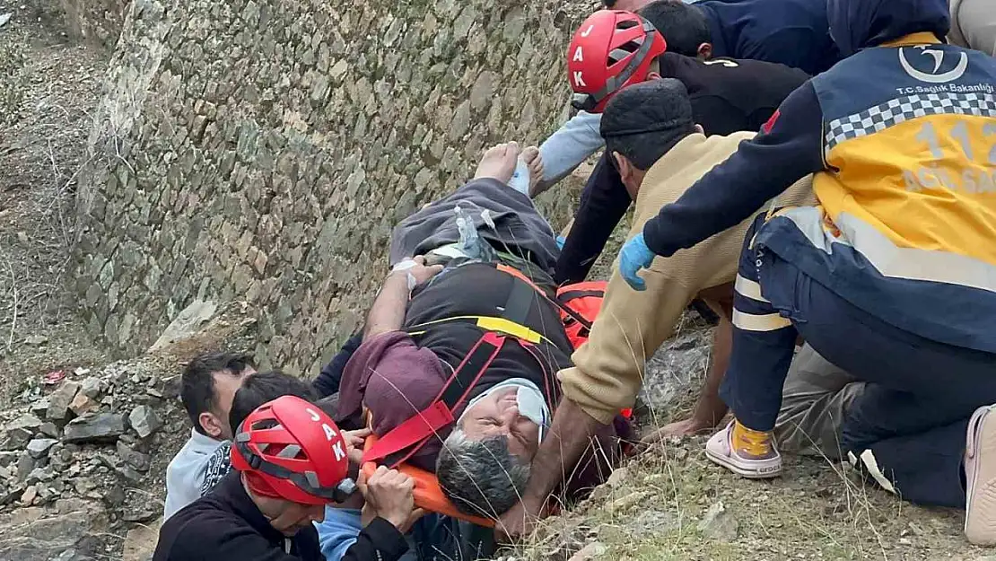 Dereye uçan motosiklet sürücüsünü JAK kurtardı