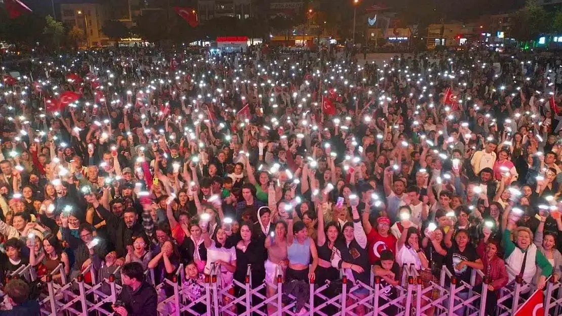 Didim'de 19 Mayıs kutlamaları Casalini konseri ile devam etti
