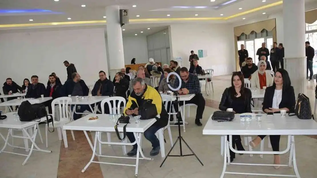 Didim'de 8 Mart'ta indirim yapan esnaflara çekilişle hediye verildi