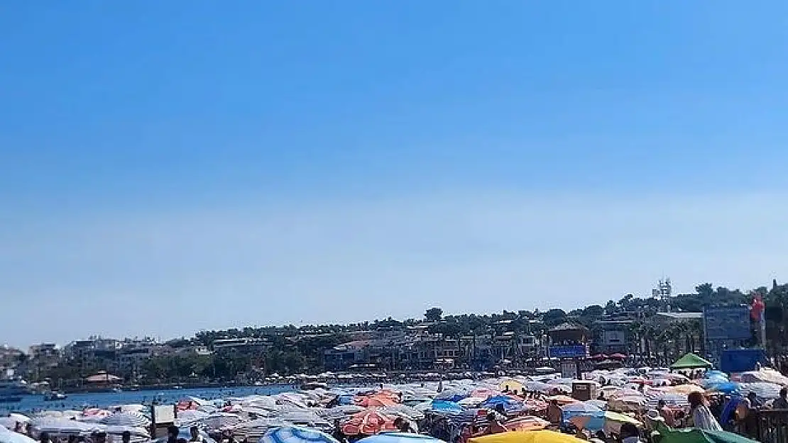Didim'de plajlarda adım atacak yer kalmadı