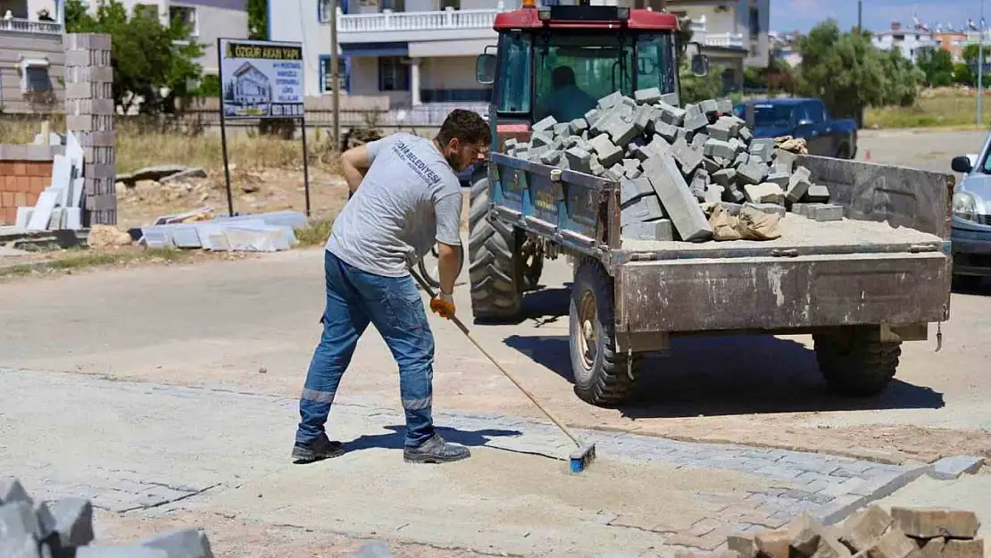 Didim'de yol bakım ve onarım çalışmaları devam ediyor