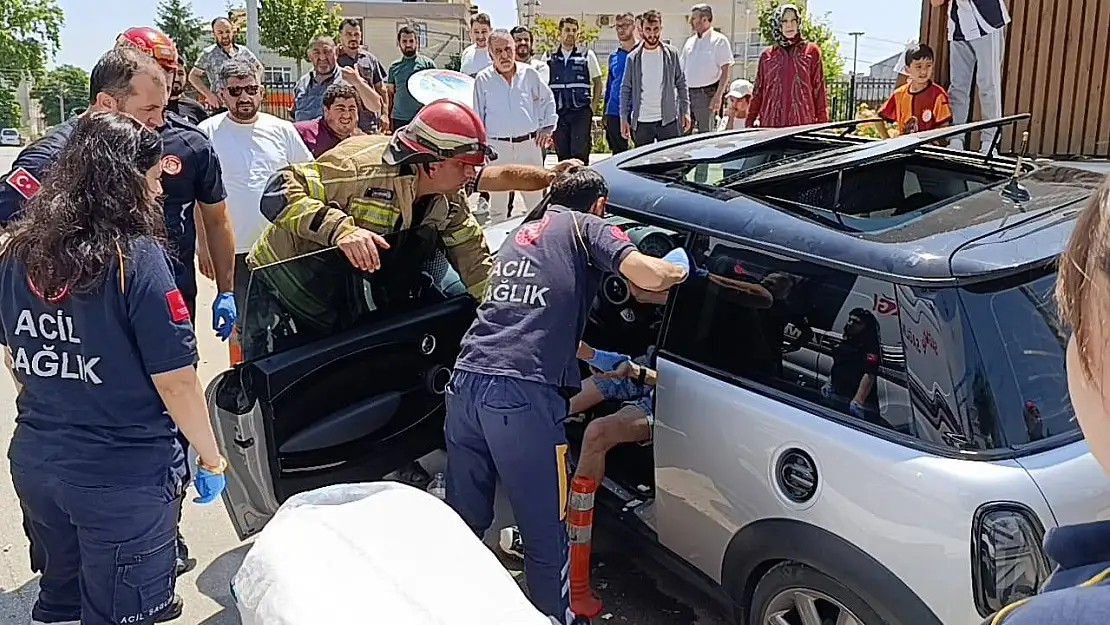 Direksiyon başında nöbet geçirdi, bariyerlere çarparak durabildi