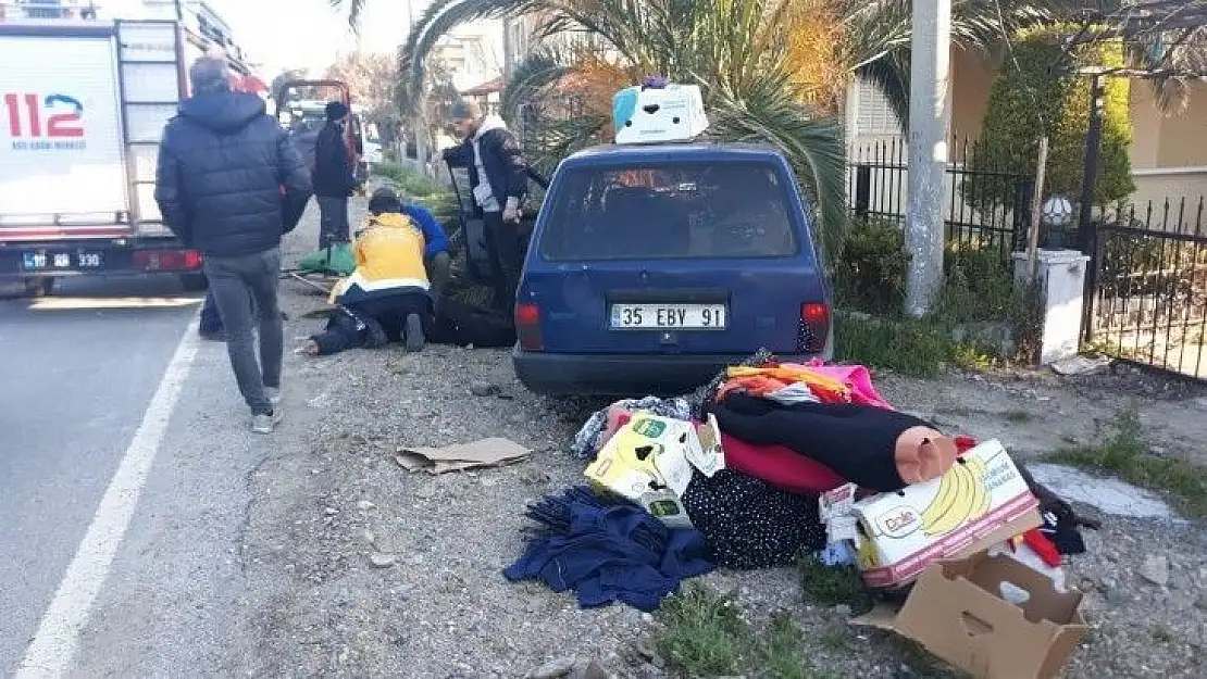 Direksiyon hakimiyetini kaybeden sürücü palmiye ağacına çarptı