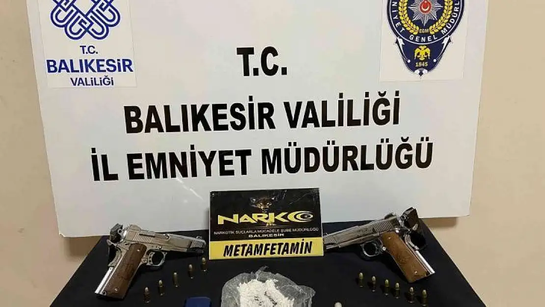 Direksiyona uyuşturucu ve silah zulaladılar