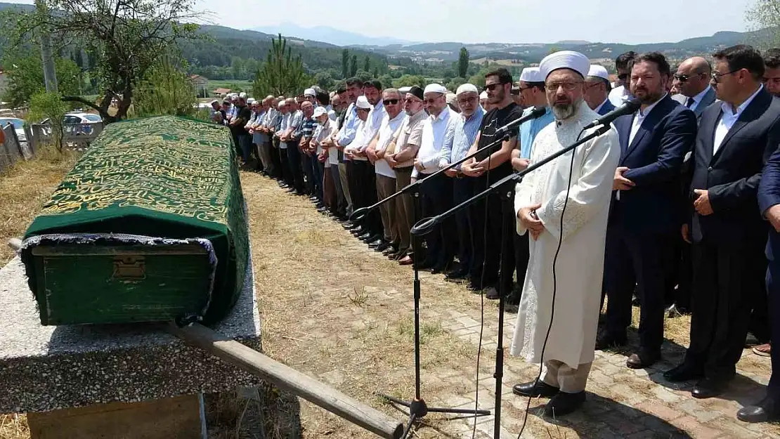 Diyanet İşleri Başkanı Erbaş, Kütahya'da Müezzin-Kayyım Halil İbrahim Güçlü'nün cenazesine katıldı