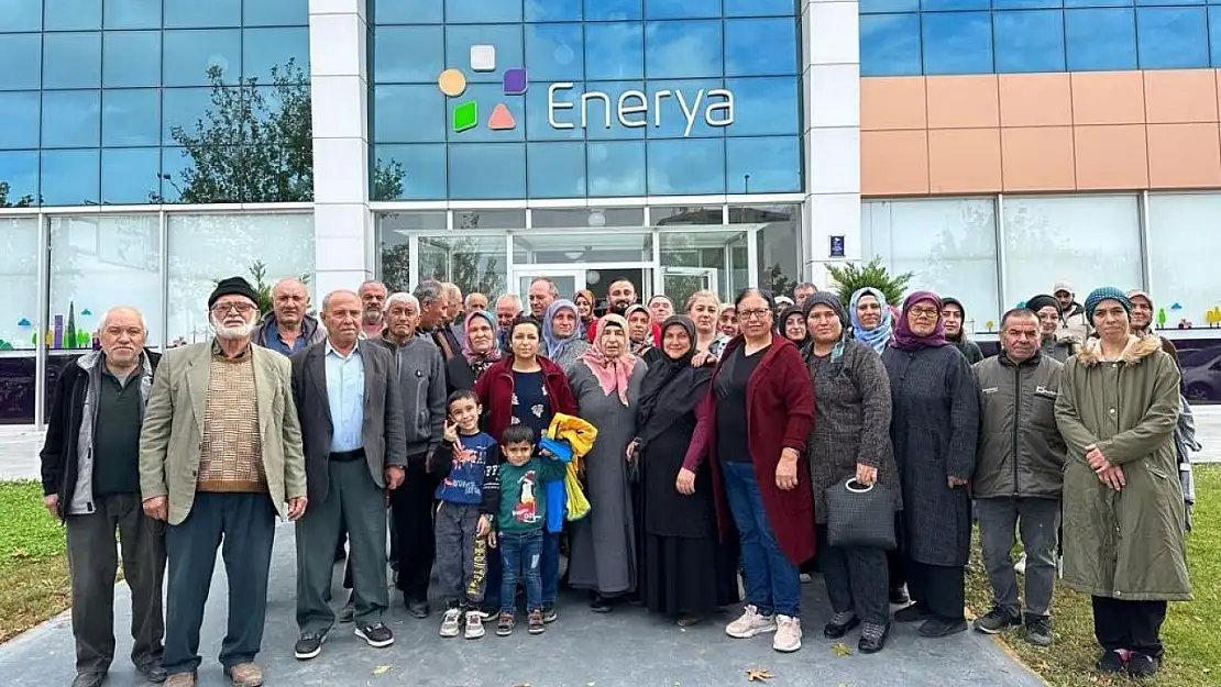 Doğalgaza kavuşamayan mahalleli Enerya önünde eylem yaptı